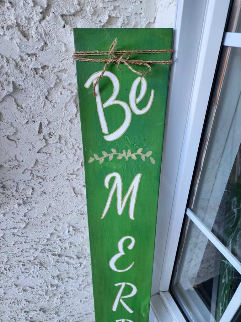 Add a bit of string to make your porch sign look rustic and pretty. 