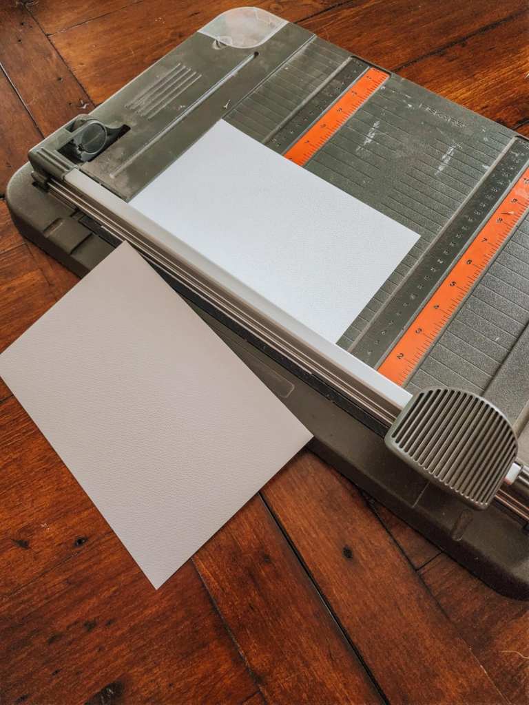 Paper cutting machine. 