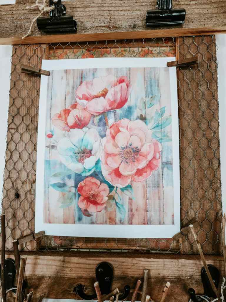 A free floral print that almost looks velvety. 