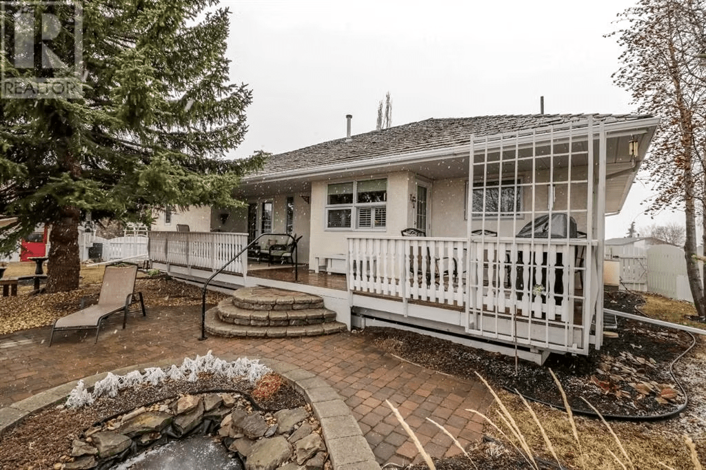 A long deck that runs nearly all the way along the back of a house. 