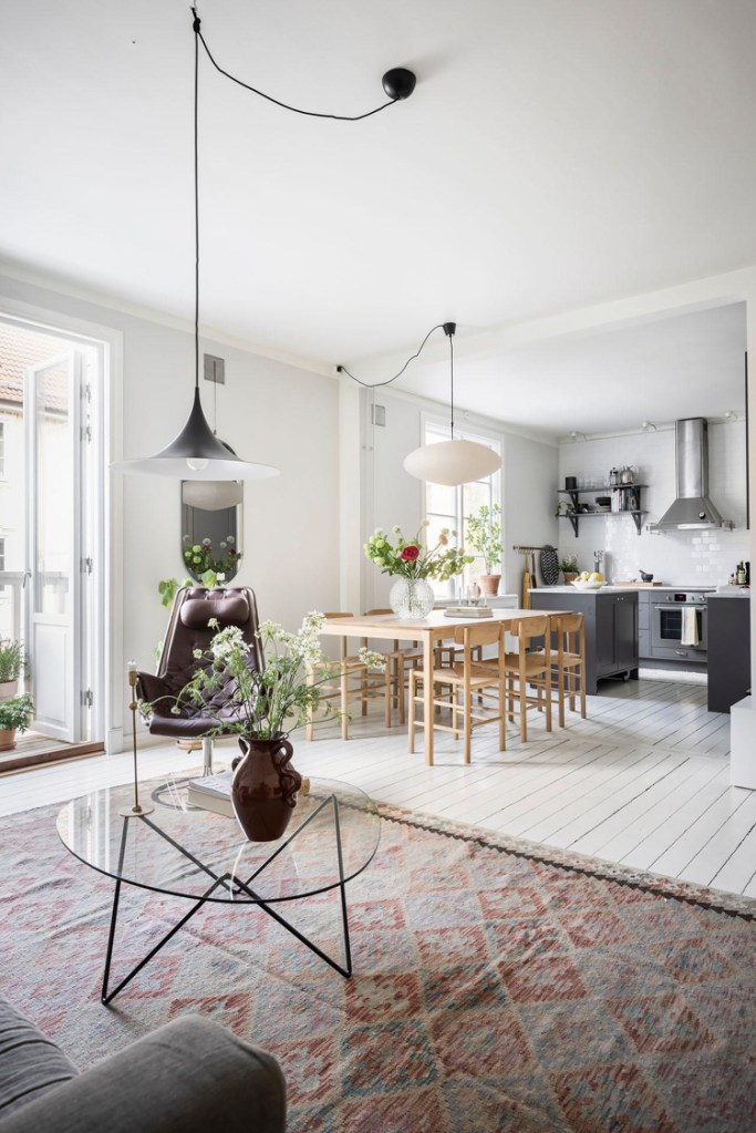 a light, bright Swedish flat. 